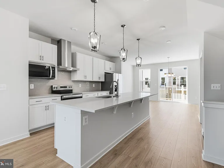 18002 Alicia Ave — Photo 22