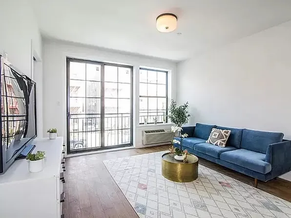 1229 Putnam Avenue image 3 of 8