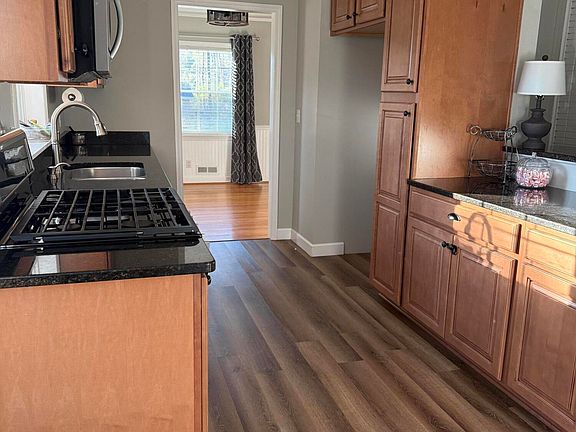 2nd image of 401 Hawthorne Street