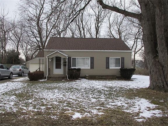 ROOF REPLACED 2018, SIDING 2007, WINDOWS 2000.