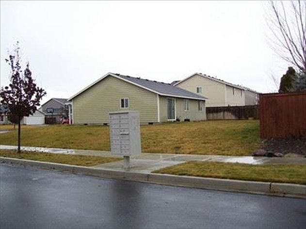 2nd image of 2117 Dilley Ave