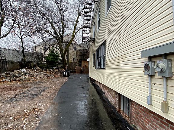 3rd image of 18 N 6th St #1