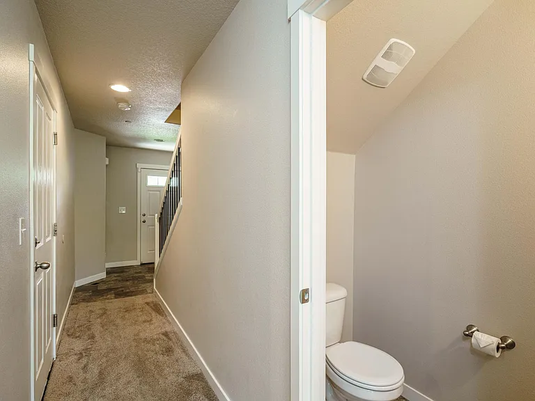 10912 NE 8th Cir — Photo 15