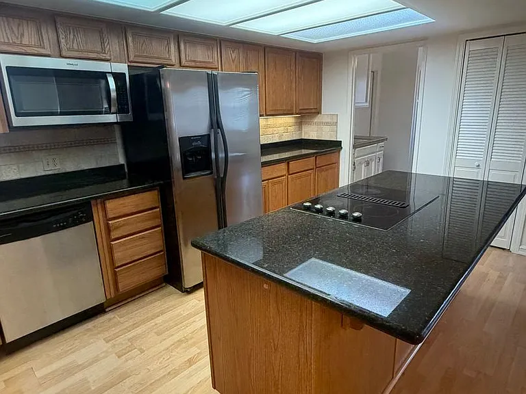 2103 Beechwood Ct — Photo 4