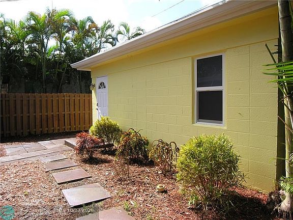 2nd image of 421 NE 12th Ave #2