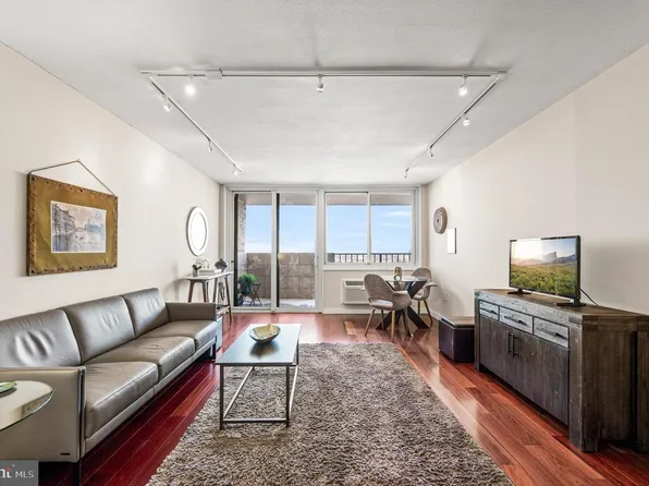 1901 John F Kennedy Blvd APT 2922, Philadelphia, PA 19103