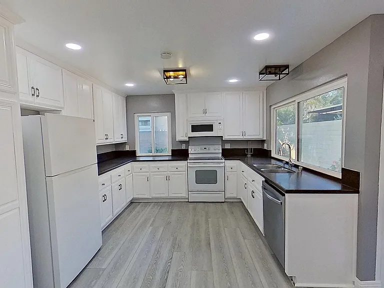 6661 Wrenfield Dr — Photo 9