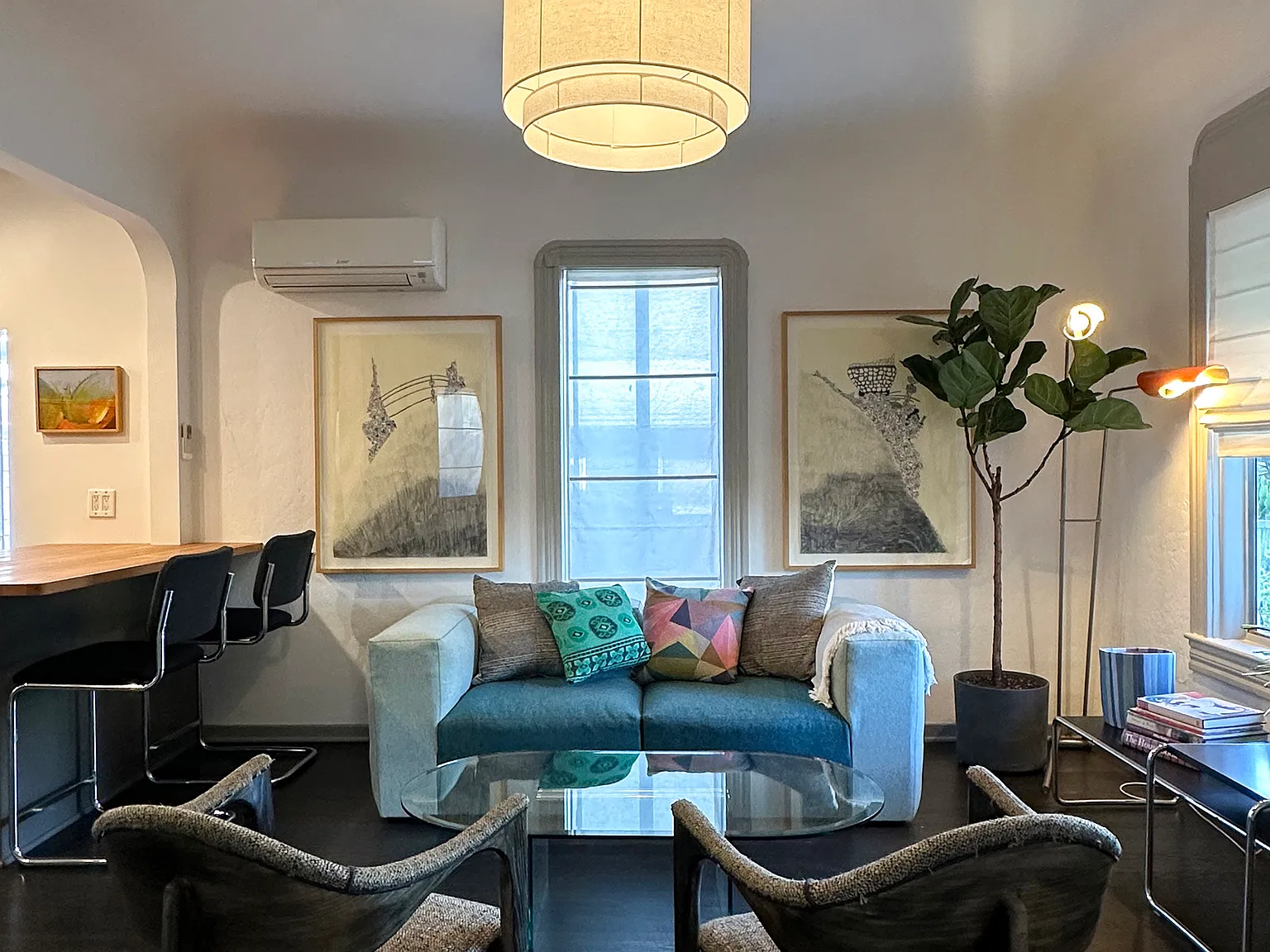 2 bed, 830 sqft, $5,900 — Photo 2