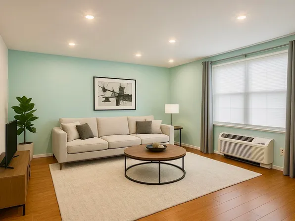 144 70th St #2D, Guttenberg, NJ 07093