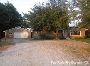 7608 11th Avenue Dr, Belle Plaine, IA 52208