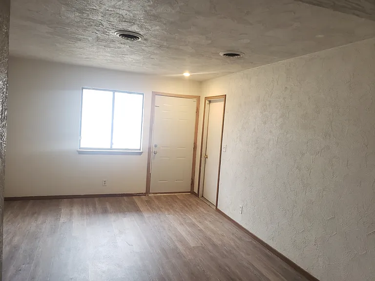 754 W 61st St — Photo 3