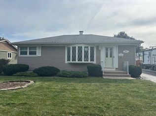 2402 Rohlwing Rd, Rolling Meadows, IL 60008