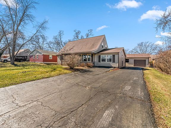 3rd image of 756 Imperial Rd
