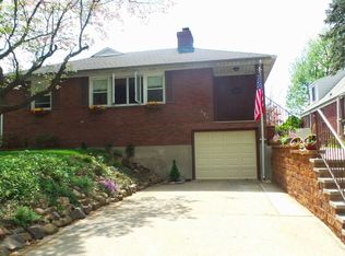 678 Clove Rd, Staten Island, NY 10310