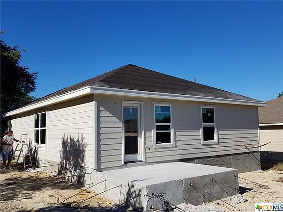 3rd image of 1596 Lakeview Dr