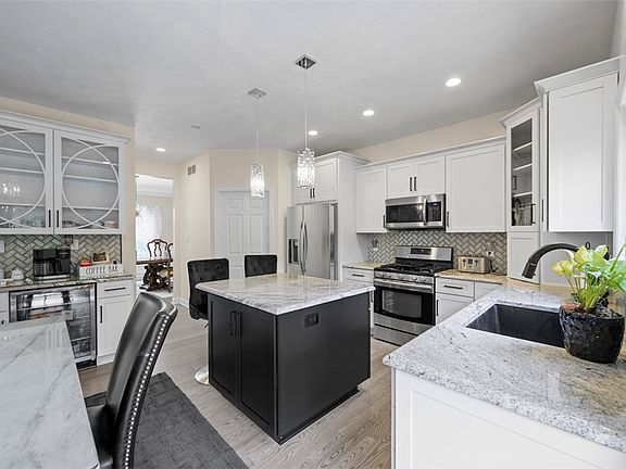 4th image of 5233 Karrington Dr