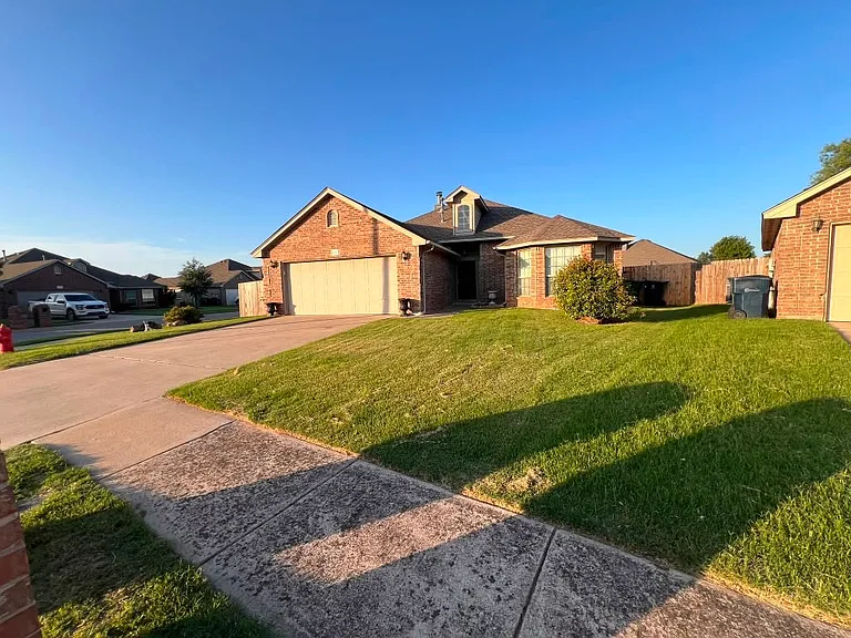 2400 Rookhaven Ln — Photo 4