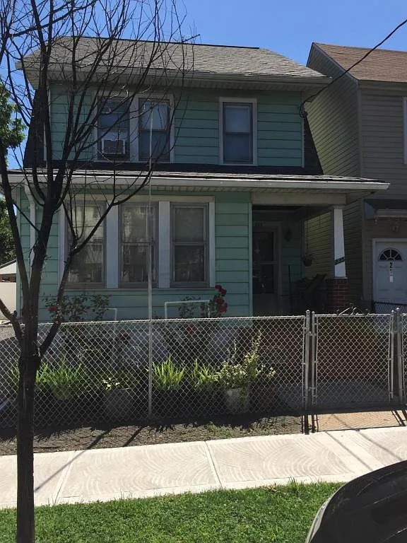 235 Targee St photo 1