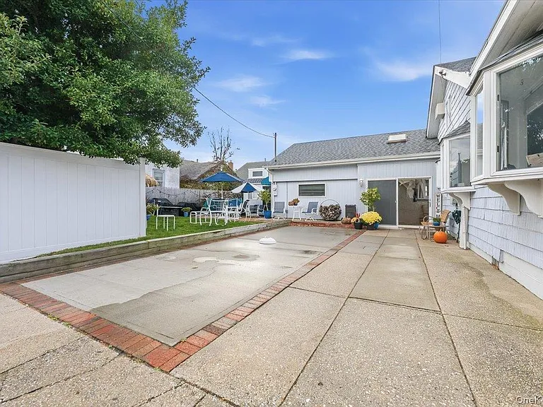 1 Bellmore Ave — Photo 18