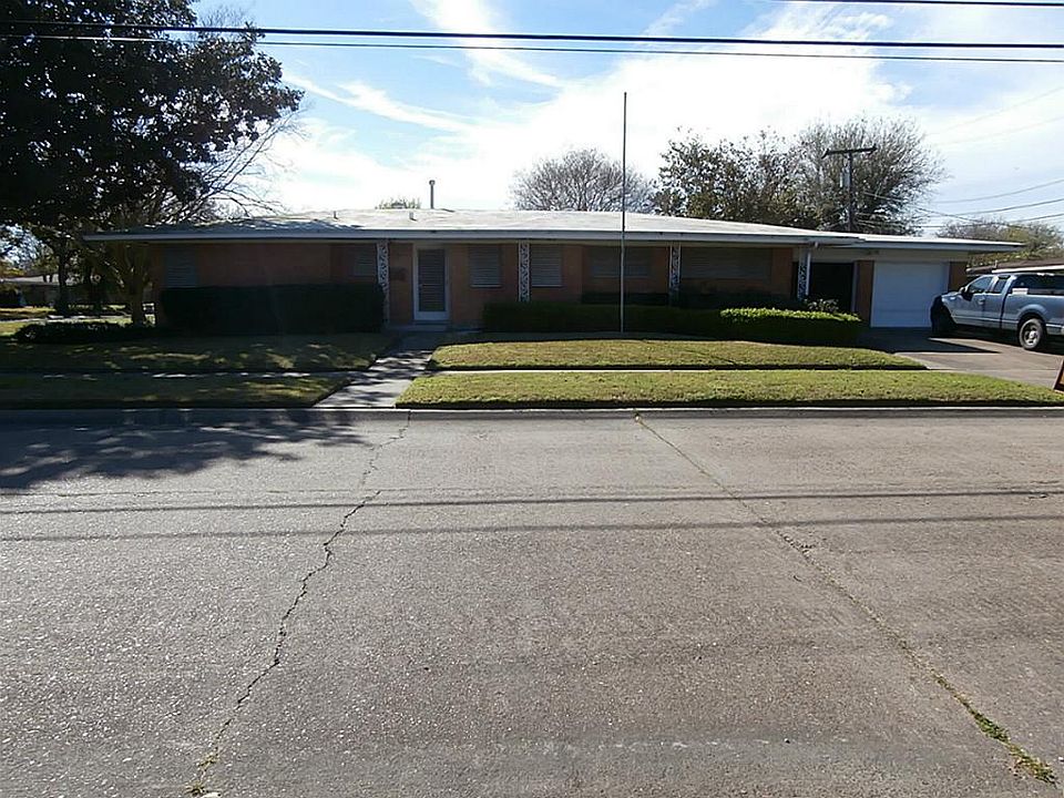 1st image of 2205 4th St N