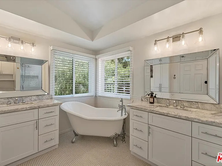 12834 Landale St — Photo 32