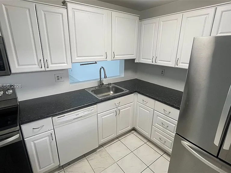 8540 SW 133rd Avenue Rd #316 — Photo 1