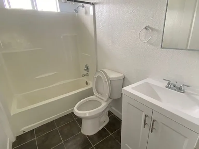 4214 Avalon Blvd — Photo 8