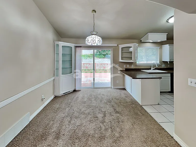 2187 Dakota Ave — Photo 4