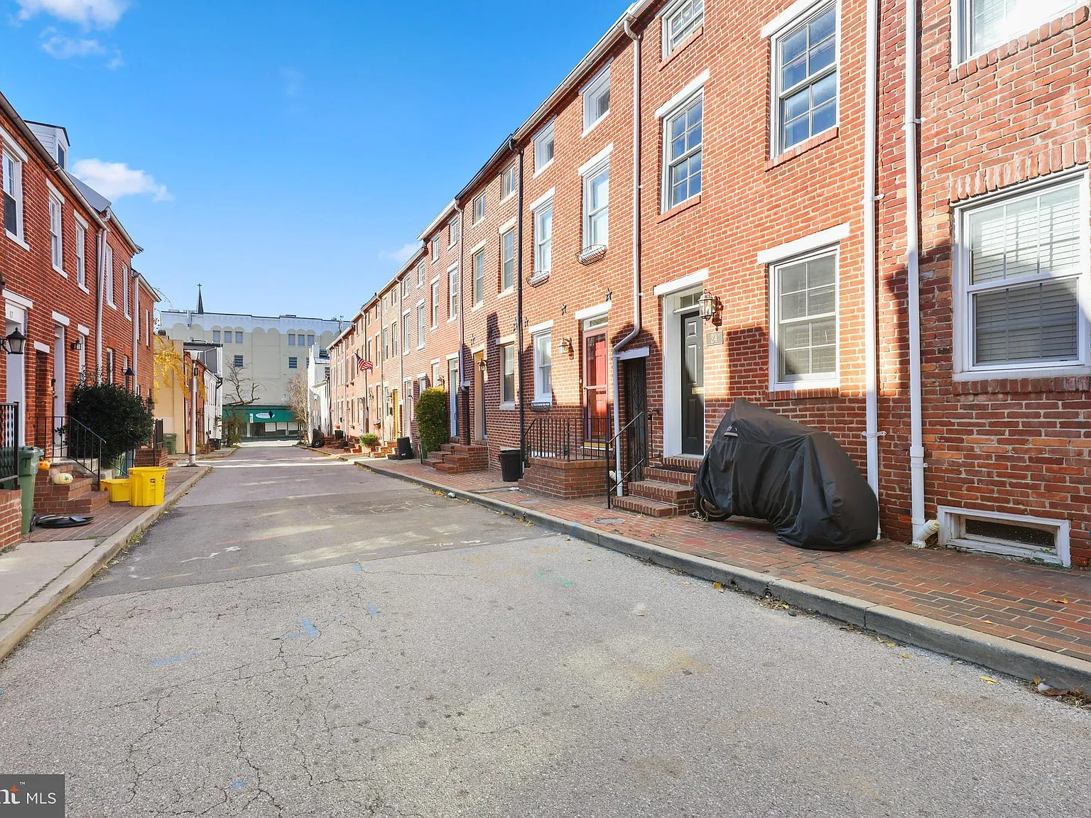 2 bed, 910 sqft, $2,100 — Photo 2