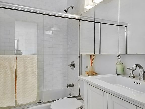 5th image of 160 E 38th St APT 7F