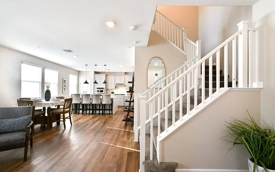 3 bed, 2.5 bath, 1860 sqft, $2,760 — Photo 2