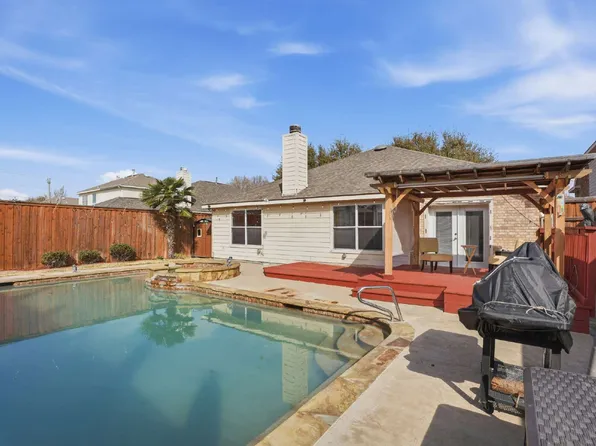 1039 Wood Brook Dr, Grand Prairie, TX 75052