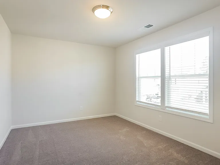 582 Count Fleet Ct — Photo 11