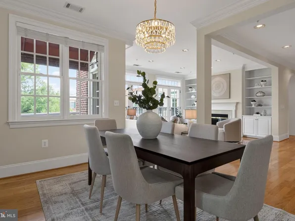 635 1st St APT 405, Alexandria, VA 22314