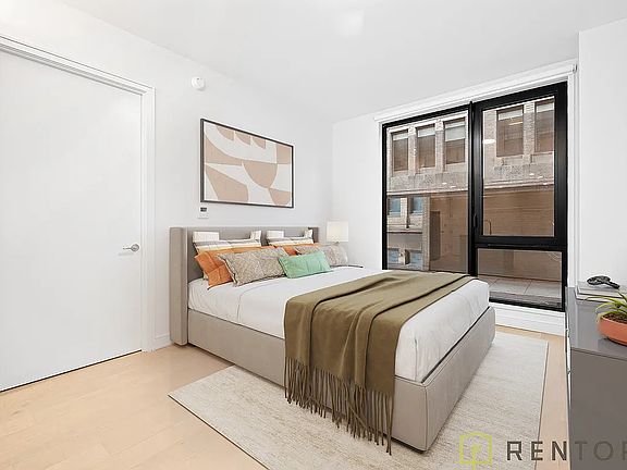 3rd image of 554 W 46th St #135