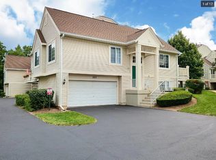 557 Cary Woods Cir, Cary, IL 60013