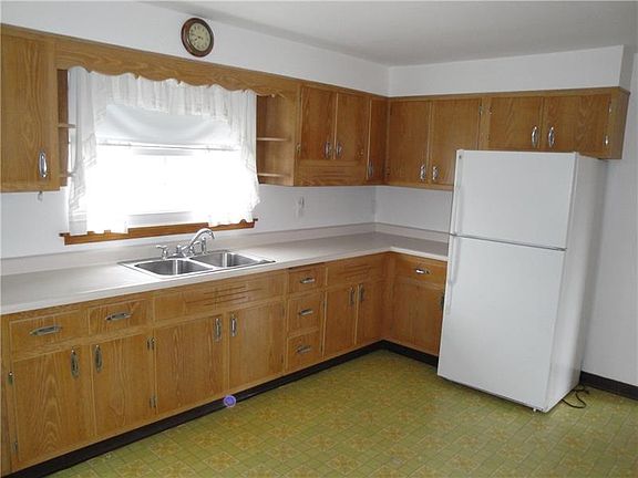 3rd image of 46 Montraver Dr