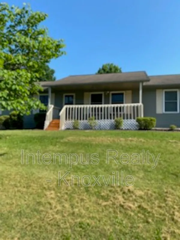 Photo 2 of 36 - 6517 Bay Circle Dr - Knoxville, TN Building Photo - 6517 Bay Circle Dr
