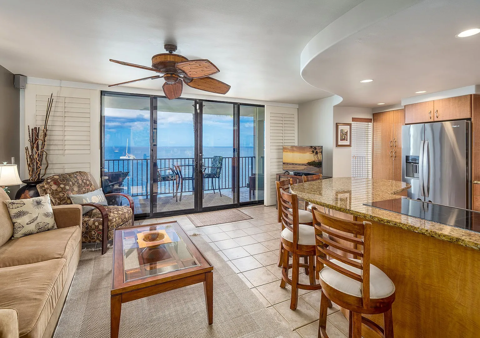 Kihei Beach 606 - Direct Ocean Front, Breathtaking Top Floor Views, — Photo 2