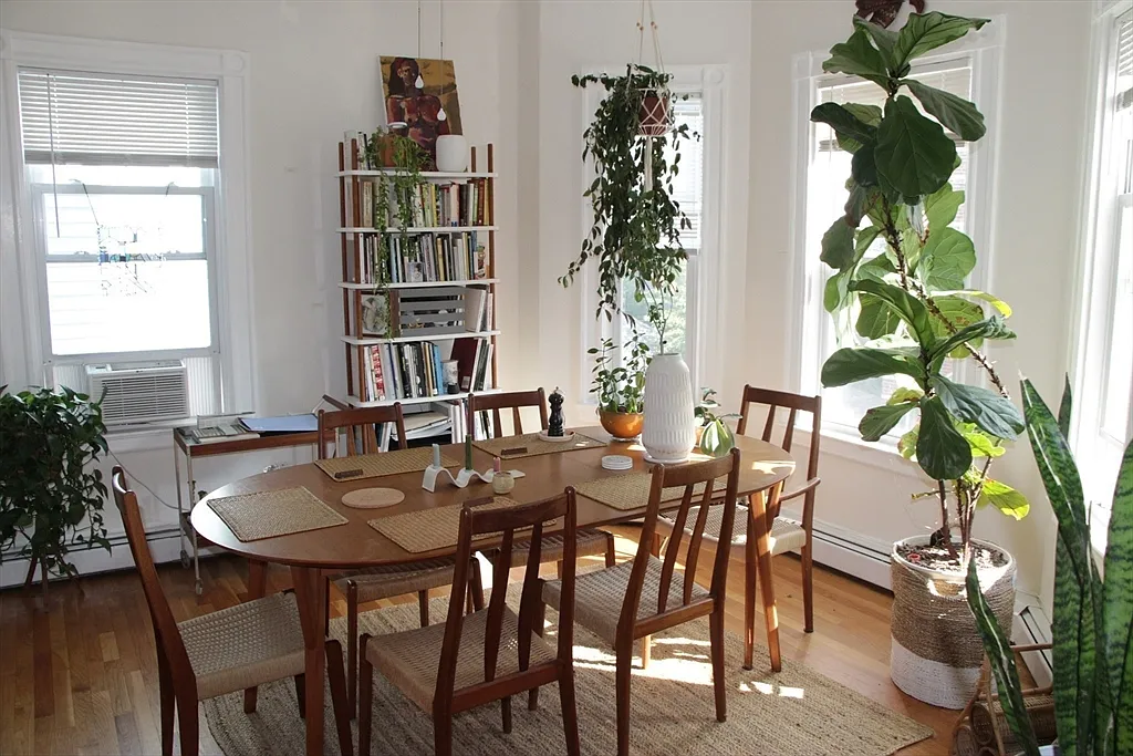2 bed, 1.0 bath, 1100 sqft, $2,950 — Photo 1