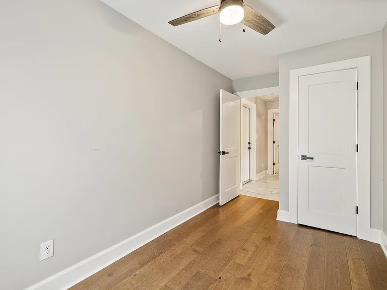 6121 Red Bud Ln — Photo 28