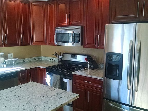 4th image of 2859 Garden Dr