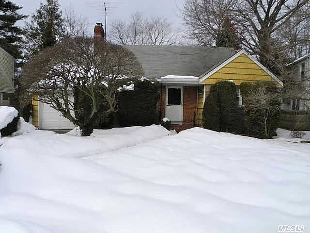 1st image of 1410 Surrey Ln