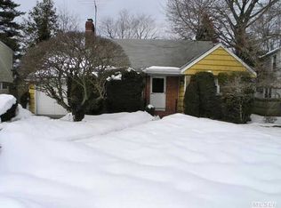 1410 Surrey Ln, Rockville Centre, NY 11570