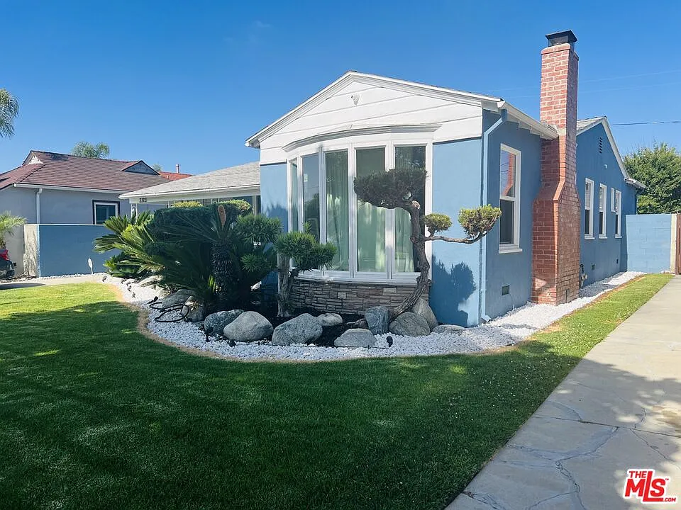 3 bed, 1.5 bath, 1849 sqft, $4,300 — Photo 2