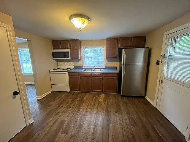 4309 Romaine St — Photo 3