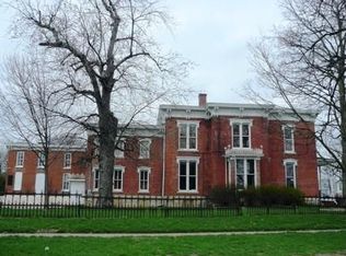 2204 N 2nd St, Clinton, IA 52732