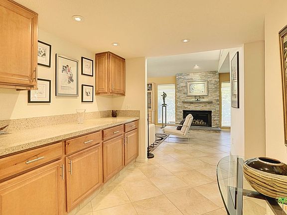 5th image of 234 E La Verne Way