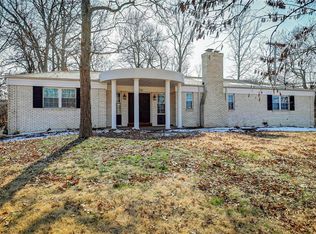 4310 Ozarkglen Dr, Saint Louis, MO 63128