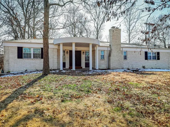 4310 Ozarkglen Dr, Saint Louis, MO 63128